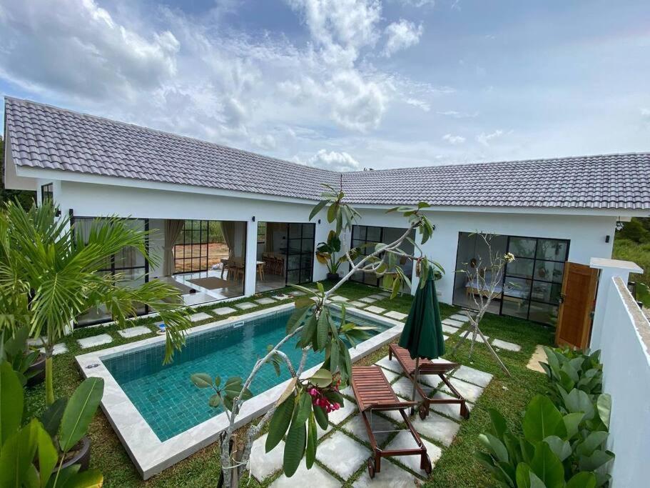 Allure Villa Cempaka Private Pool Kuantan Bagian luar foto