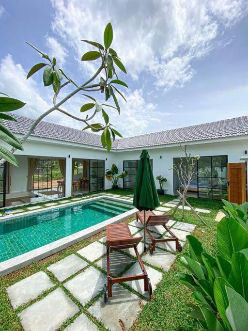 Allure Villa Cempaka Private Pool Kuantan Bagian luar foto